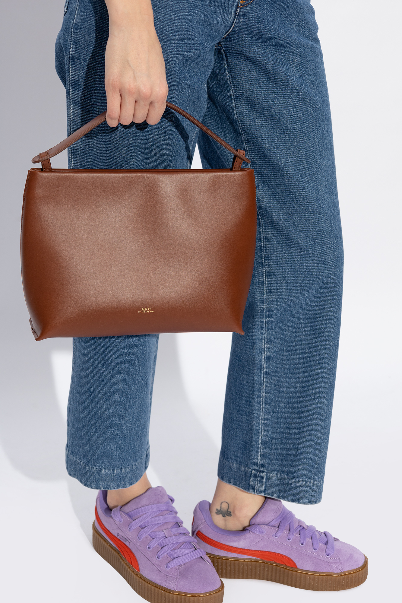 A.P.C｜CROSSBAGS (Ashley Bag (PXAWV F61739 LZZ)) Ashley bag | Smooth vegetable-tanned leather | A.P.C.